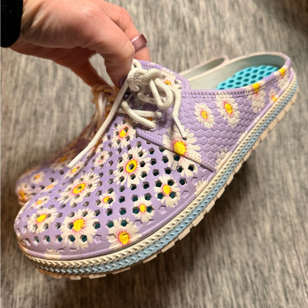 Floral Perforated Slip-On beach ware - Picture 4 of 5